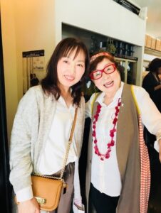 桶川のフルーツカッティング教室講師プロフィールフードコーディネータースクール卒業パーティー校長先生との記念撮影